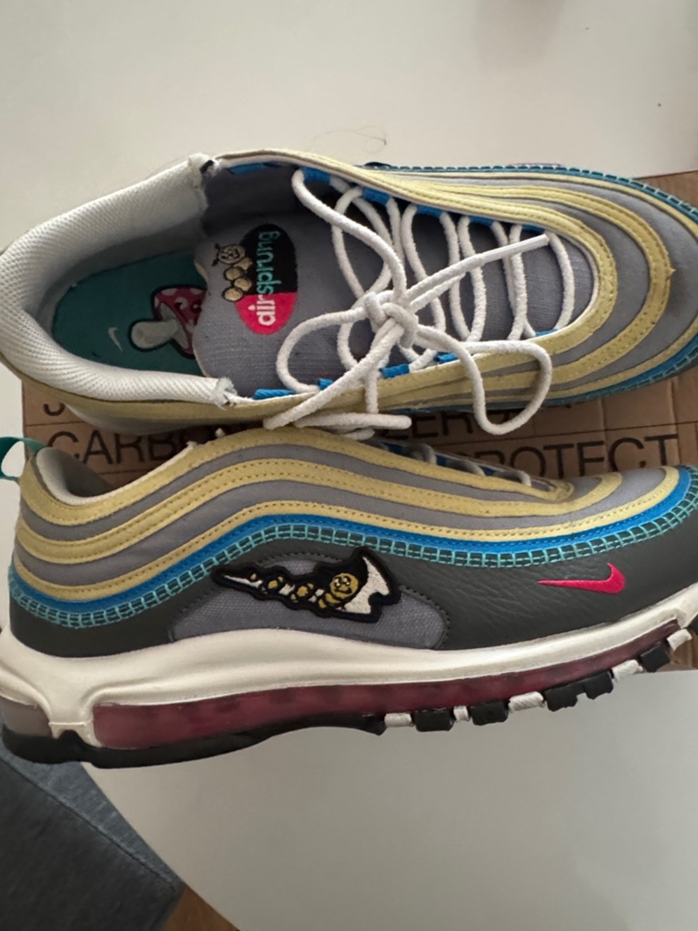 Nike Air Max 97 SE Gray Yellow Blue Pink Accent Air Cushion Sneaker Size 11